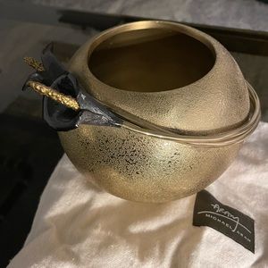 Cala lily midnight base